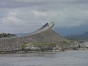 De Storseisundet brug, de grootste van de acht bruggen van de Atlanterhavsveien