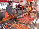 Viskraam op de vismarkt van Bergen