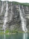 De 'Zeven Gezusters' waterval in de Geirangerfjord